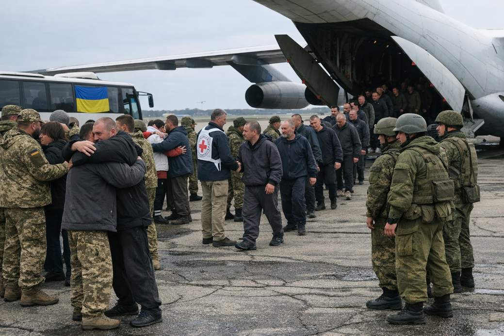 Ukraine and Russia exchanged more than 400 prisoners of war in the first phase of the exchange of 2,000 hostages